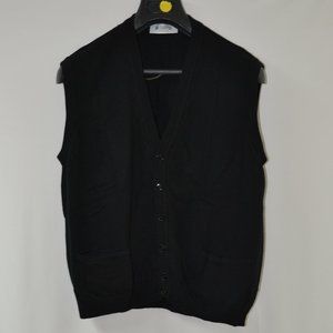 Wool sweater vest by McDavis